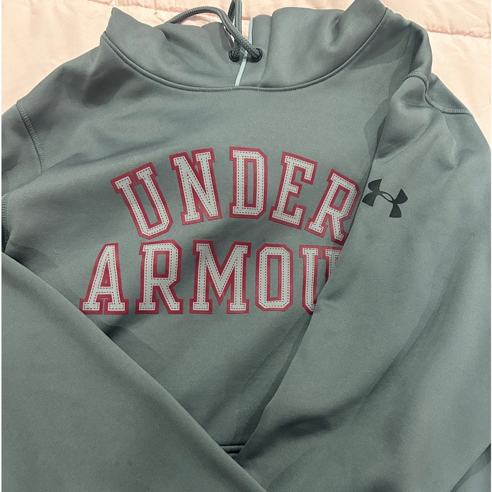 Grey and red Under Armour Hoodie size medium! never used🤗🤗